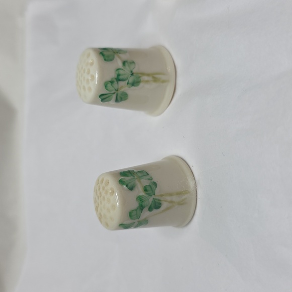 4 Vintage Belleek Thimbles - Picture 2 of 5